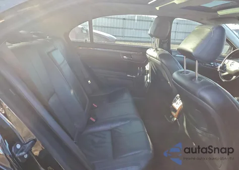 2007 Mercedes-Benz S 550 z USA, uszkodzony, nr VIN WDDNG71X87A086173